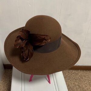 Chic Brown Wide-Brim Hat with Feather Detail 100% wool